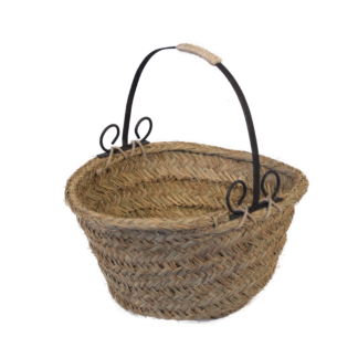 Leñera de espuerta con asa de forja