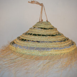 Lámpara cónica calada pleita baja con flecos