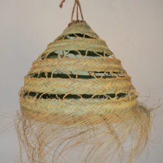 Lámpara iglú calada de pleita con flecos